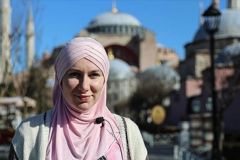 英國婦女在土耳其旅行中發現了伊斯蘭之美