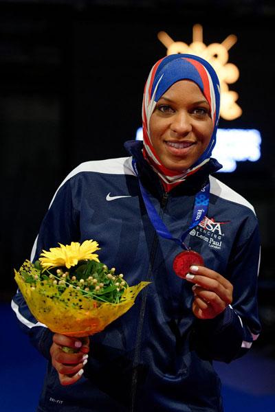 穆斯林女劍客代表美國出戰奧運 聯手名將沖獎牌