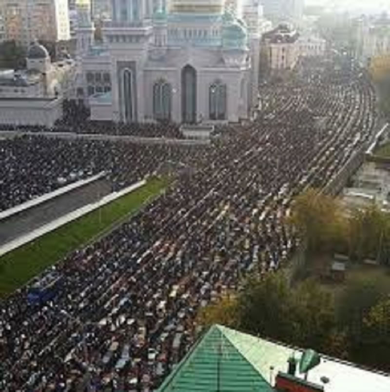 莫斯科20萬穆斯林參加開齋節會禮