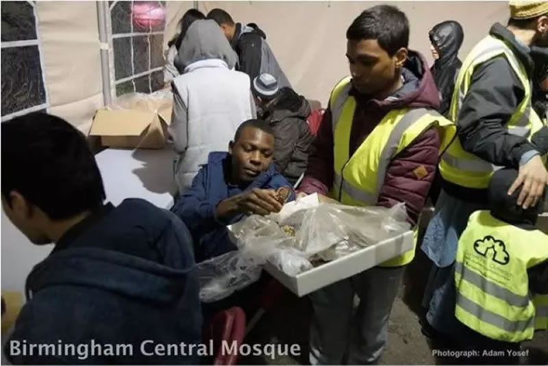 英國清真寺建“食物銀行”幫助無家可歸者