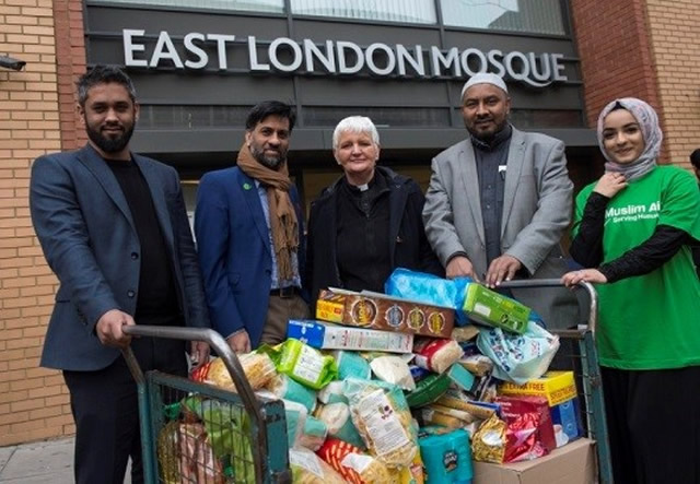 倫敦穆斯林捐助貧民十噸食品過大節