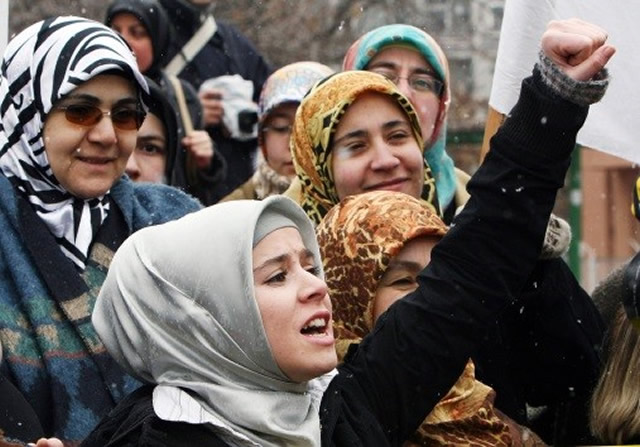 土耳其軍隊取消女性官兵蓋頭禁令