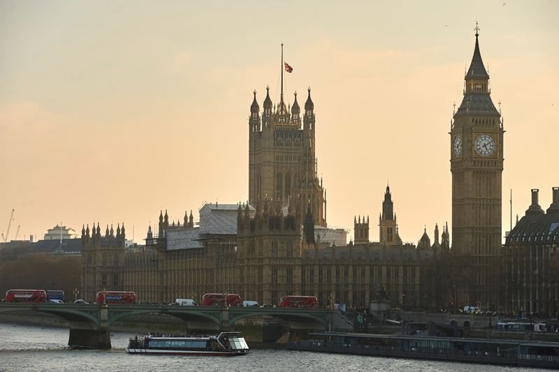 英國穆斯林為倫敦襲擊受害者募捐