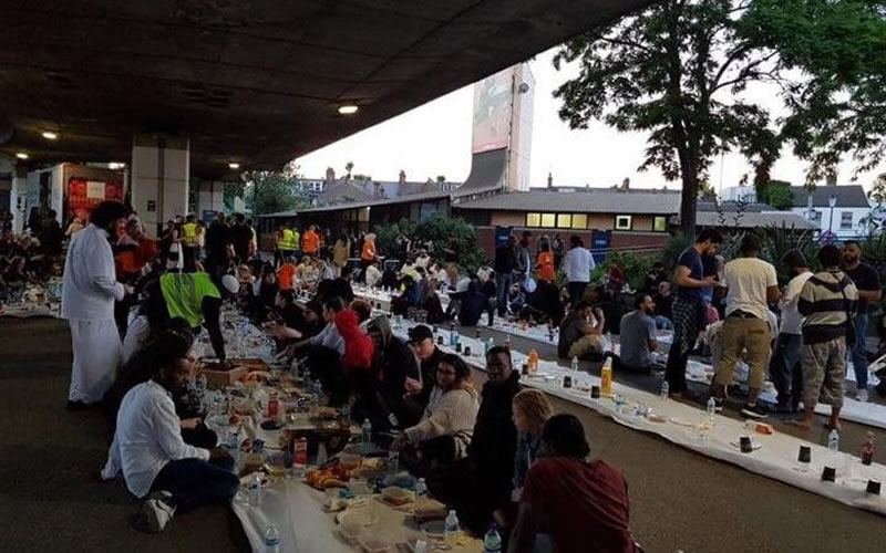 英國穆斯林為倫敦大火受災群眾提供飲食