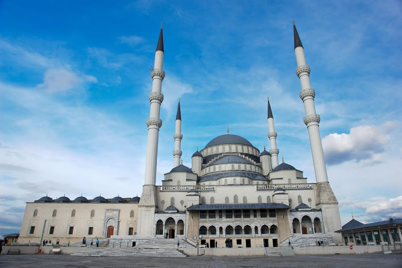 吉爾吉斯建成中亞最大清真寺