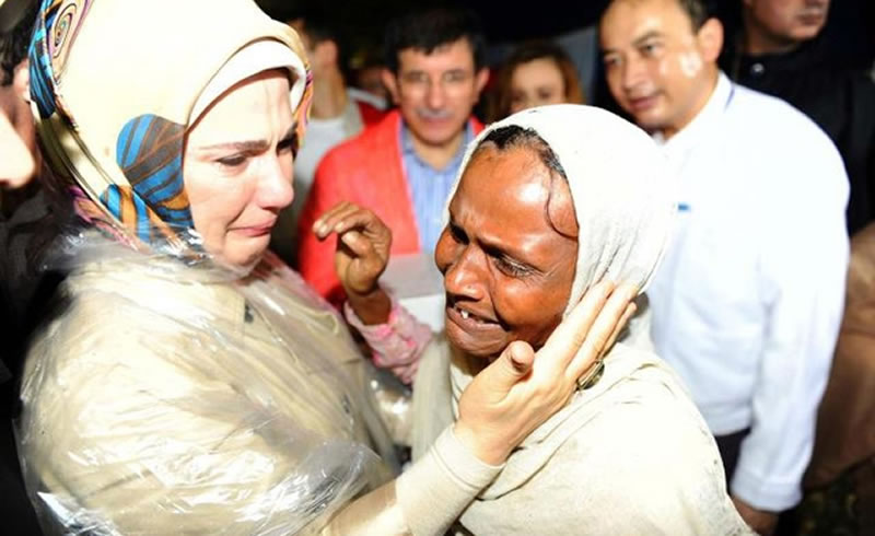 土耳其總統夫人走訪羅興亞難民，營呼籲世界人道正義