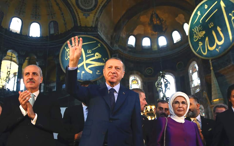 土耳其總統在聖索菲亞大教堂誦讀古蘭經