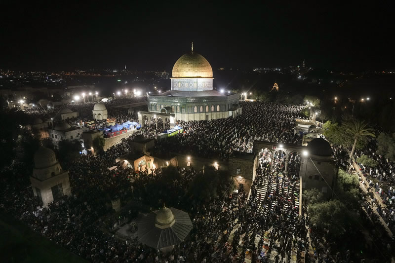 28萬穆斯林在阿克薩清真寺復活蓋德爾夜