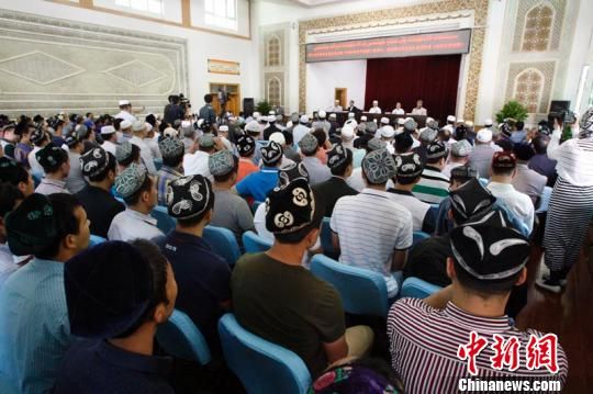 全國臥爾茲演講比賽暨《古蘭經》誦讀比賽在新疆舉辦